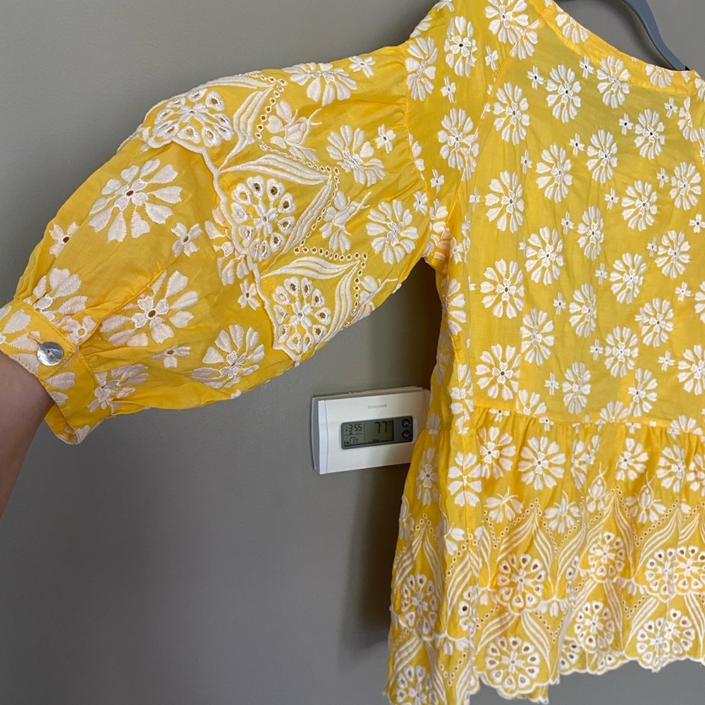 JOHN MARK Floral Embroidered 3/4 Puff Sleeve Ruffle Scalloped Hem Top Size M - Picture 6 of 8